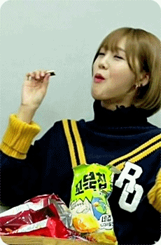 생각보다 높은 과자 칼로리를 보고 깜놀하는 오마이걸 미미.gif | 인스티즈
