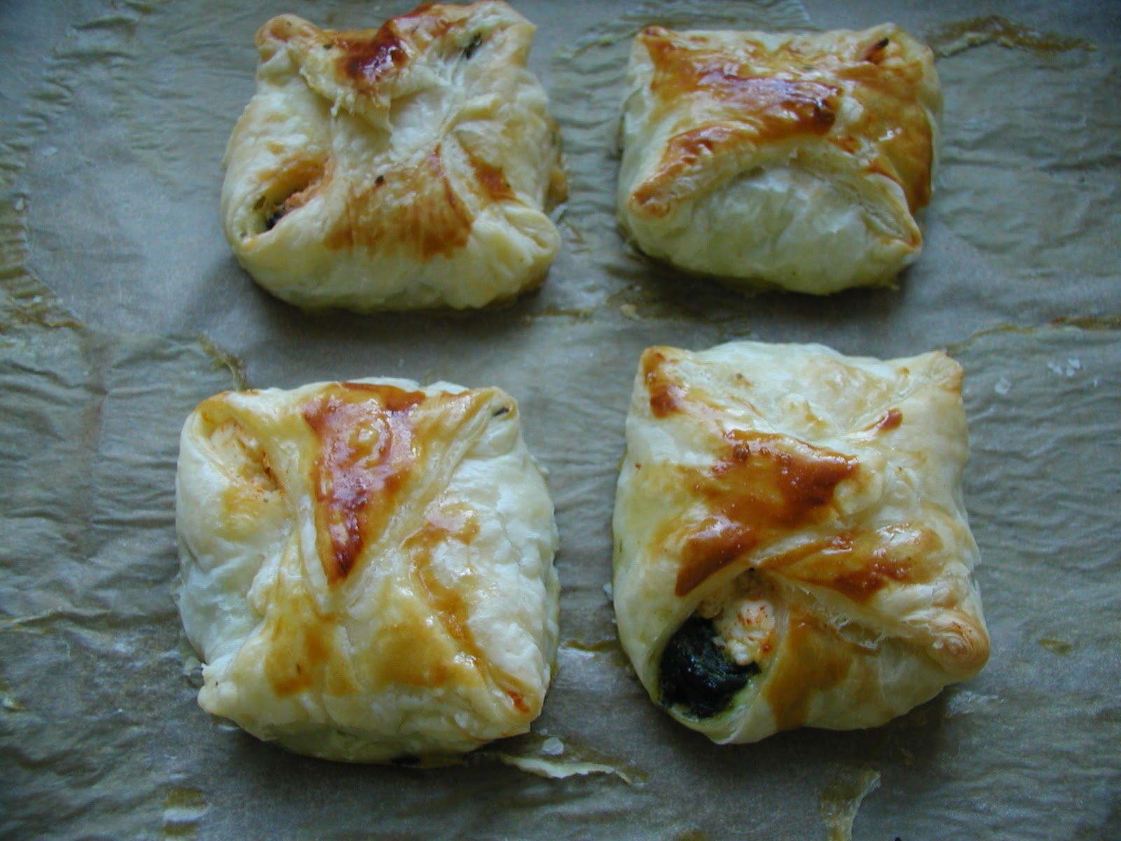 Feenstadl: Blätterteigtäschchen gefüllt mit Schafskäse und Spinat