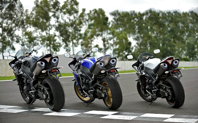 Yamaha YZF-R1 tail look,back look,exhaust pics Yamaha YZF-R1 tail look,back look,exhaust pics