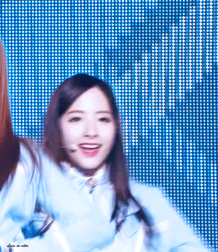 입춘이라고 화사하게 입은 오늘자 우주소녀.jpgif | 인스티즈