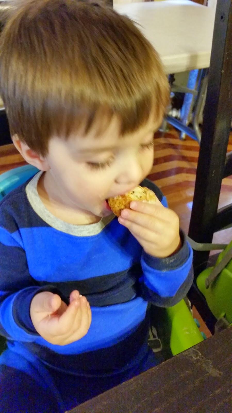 Blig, Blag, Blog. How to Eat a Cinnamon Roll