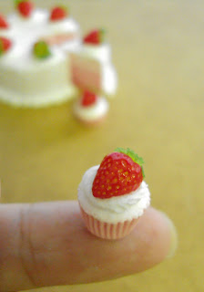 CDHM Artisan Cindy Teh of Snowfern Clover Miniatures creating 1:6 scale cupcakes from polymer clay