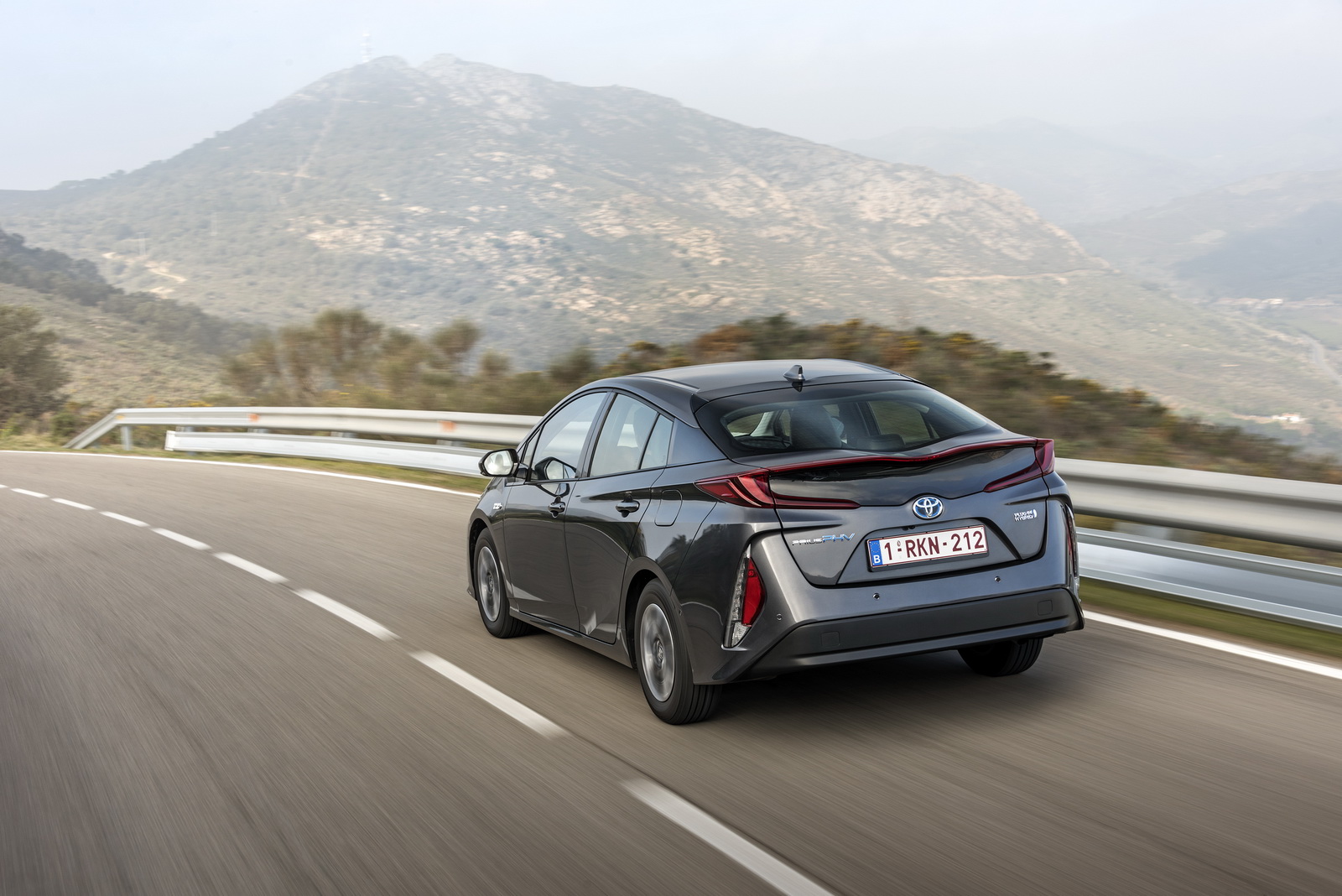 Toyota Details New Prius Plug-In Hybrid For European Customers [100