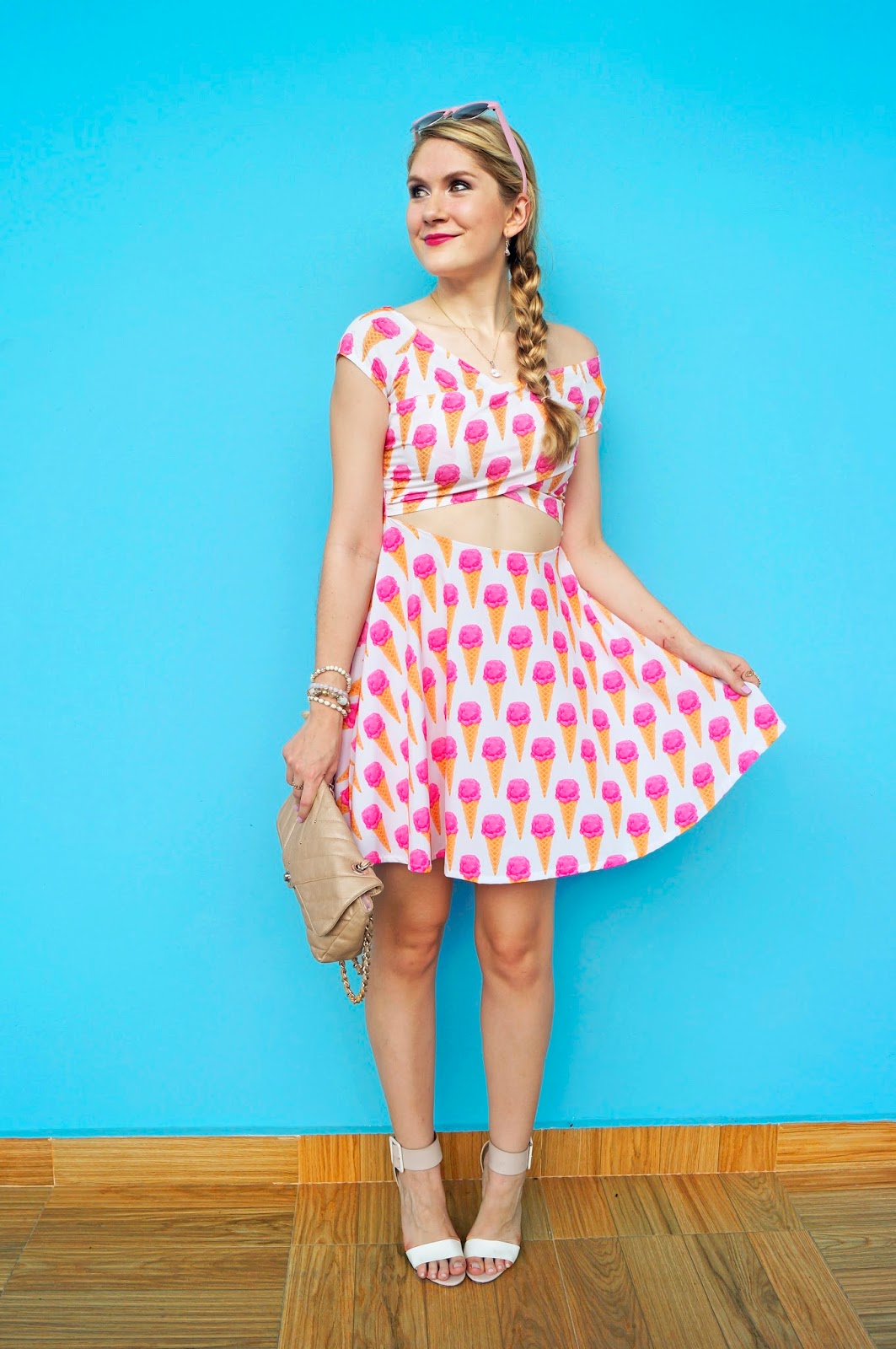 Loving this super cute girly outfit!