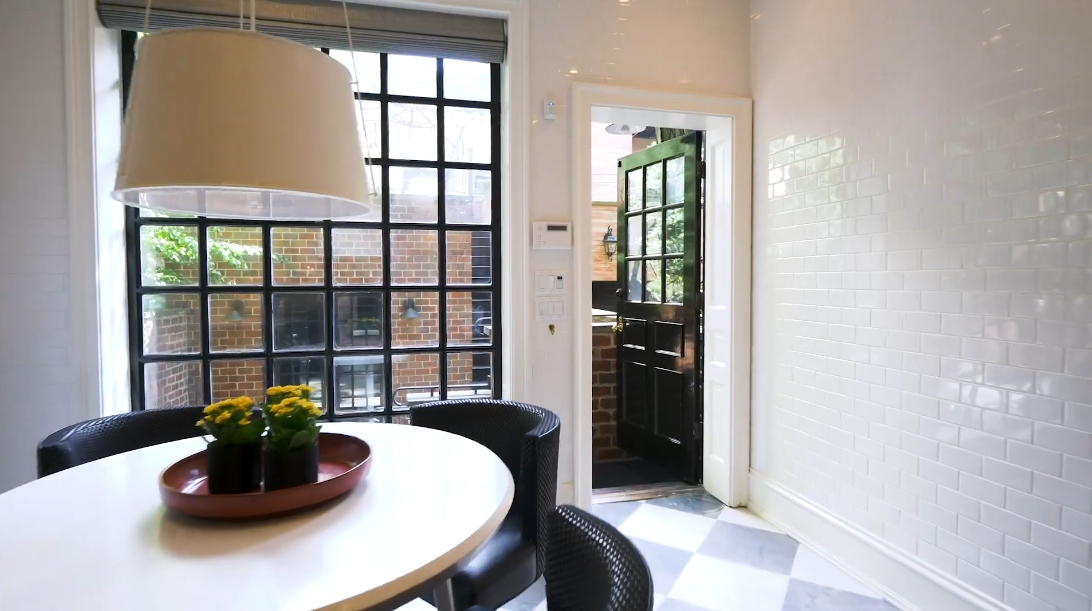 19 Photos vs. 23 E Scott St, Chicago Interior Design Luxury Home Tour