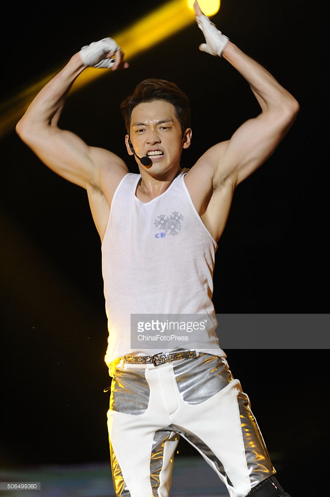 http://4.bp.blogspot.com/-oYQw5KwndhU/VqXRNrPMUmI/AAAAAAABQvo/xlnQZ3sPCHU/s1600/south-korean-singer-rain-performs-onstage-during-his-concert-the-picture-id506499360.jpg