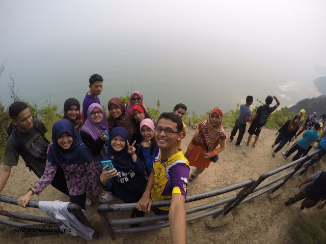 Mendaki Bukit Keluang Itu Nikmat- Lepas Stress Pre-Exam mendaki bukit keluang, puncak bukit keluang, pemandangan di puncak bukit keluang