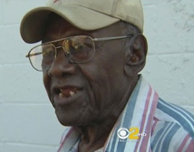 Idoso de 100 anos atropela 11 pessoas nos EUA Idoso de 100 anos atropela 11 pessoas nos EUA