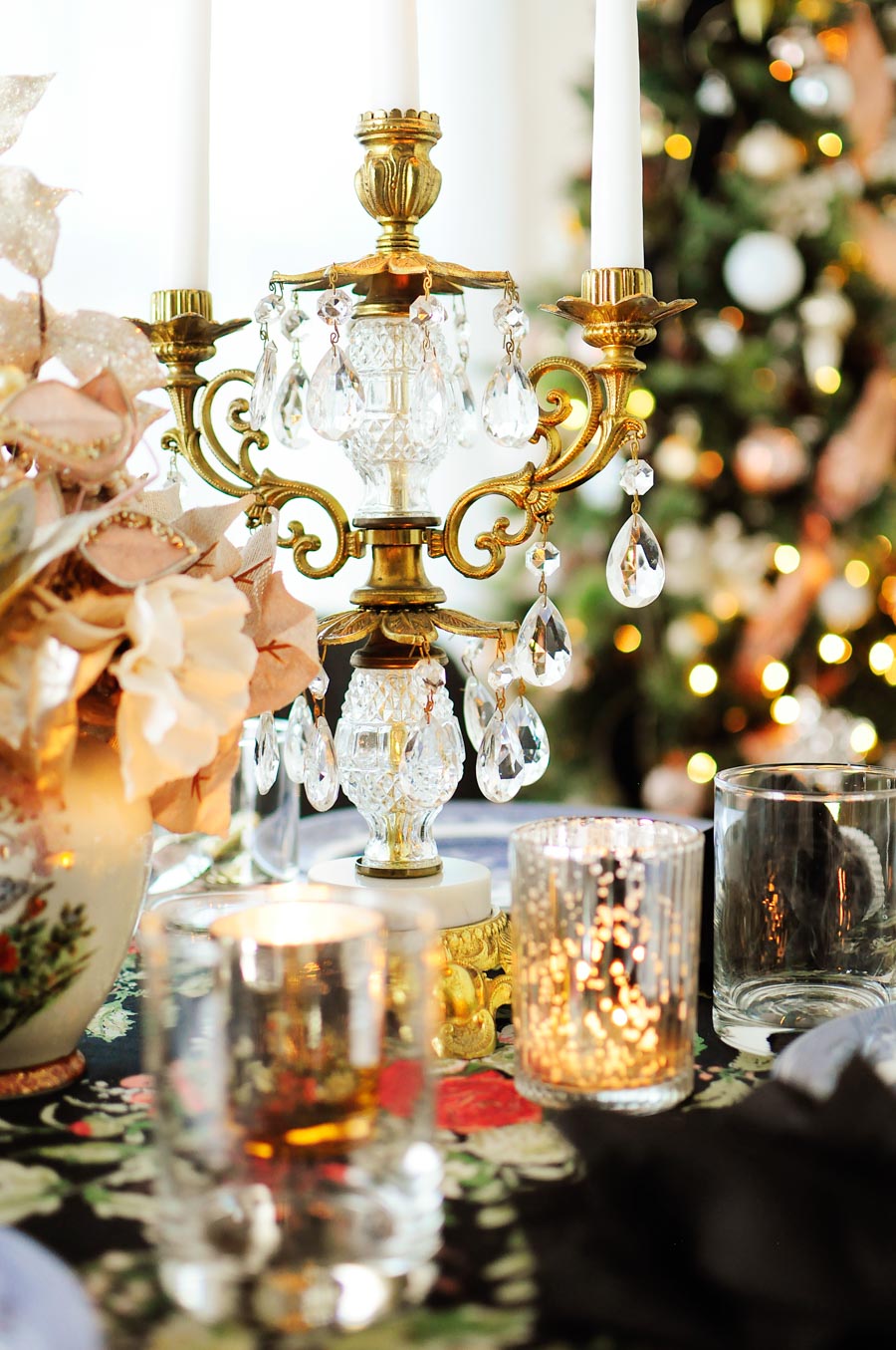 A small dining area or breakfast nook gets glammed up for the holidays with touches of blush, gold, and silver, plus florals and chinoiserie and vintage home decor elements. A small dining area or breakfast nook gets glammed up for the holidays with touches of blush, gold, and silver, plus florals and chinoiserie and vintage home decor elements.