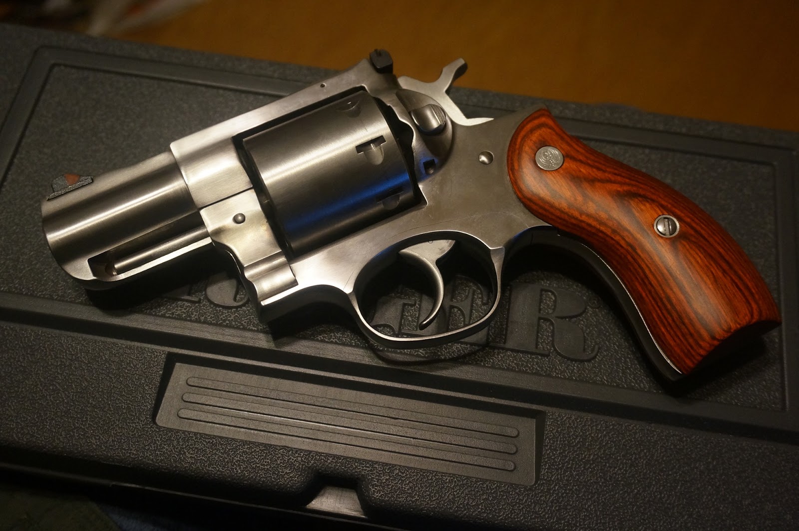 redhawk snubbie 357 8rd new from ruger