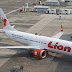 Lion Air Hukum Pilot dan Pramugari yang Izinkan Neno Warisman Pakai Mik Pesawat Lion Air Hukum Pilot dan Pramugari yang Izinkan Neno Warisman Pakai Mik Pesawat