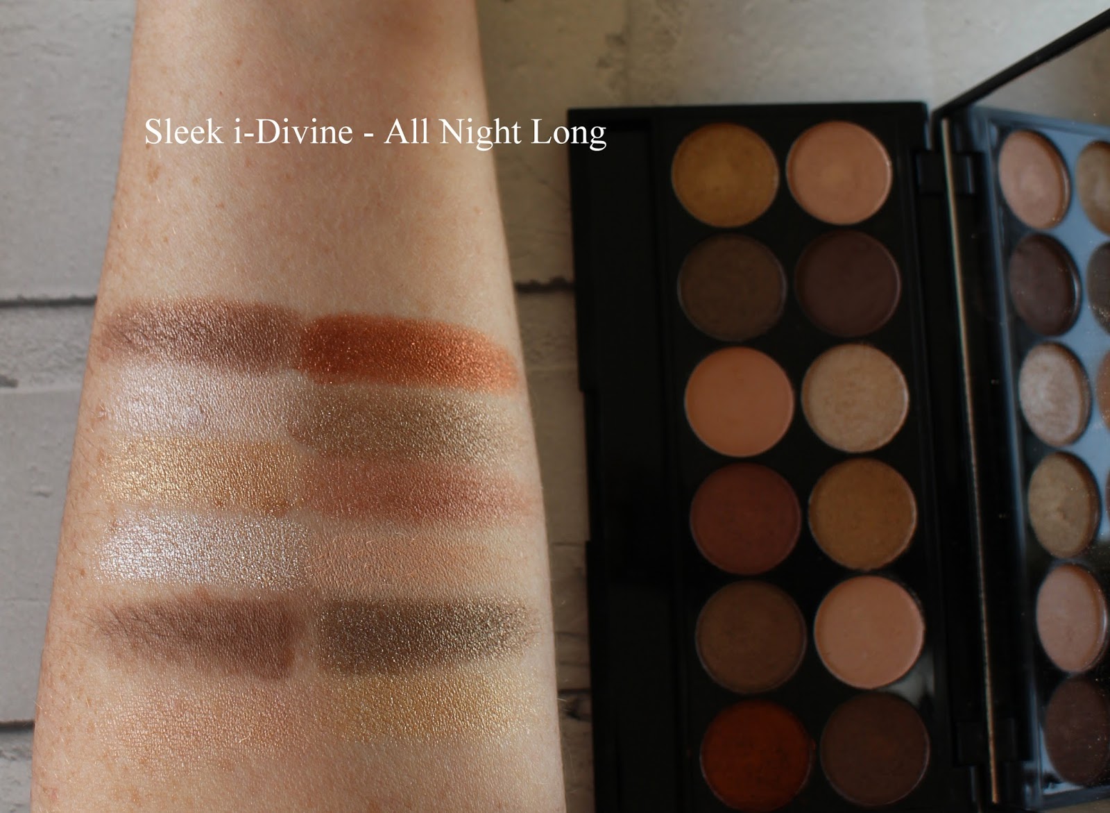 Dyster lur Medarbejder NEW: Sleek i-Divine Palettes - A New Day & All Night Long - Review &  Swatches | Strawberry Blonde