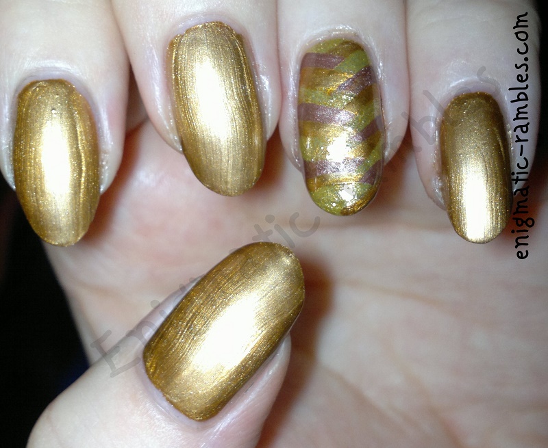 gold-fishtail-braid-nails