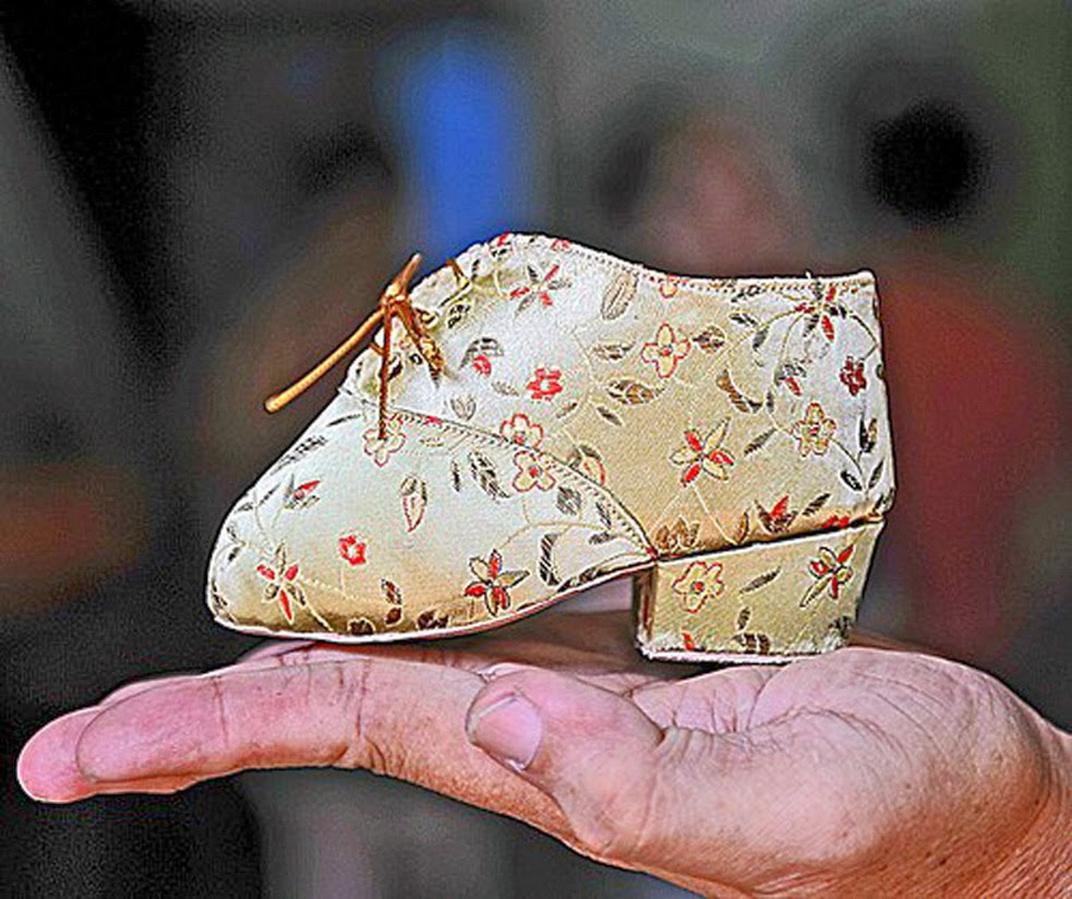 золотой лотос бинтование ног. золотой лотос ноги китаянок. лотосовые ножки. лотосовые ножки. бинтование ног в древнем китае золотой лотос.