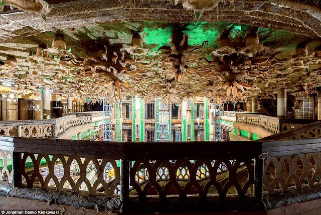 306E5A9A00000578 3409776 image a 140 1453388518949 - Primeiras imagens do Costa Concordia depois de ser resgatado em 2014