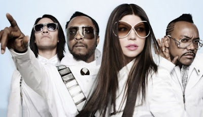 Black Eyed Peas Foto de Black Eyed Peas vestidos de blanco