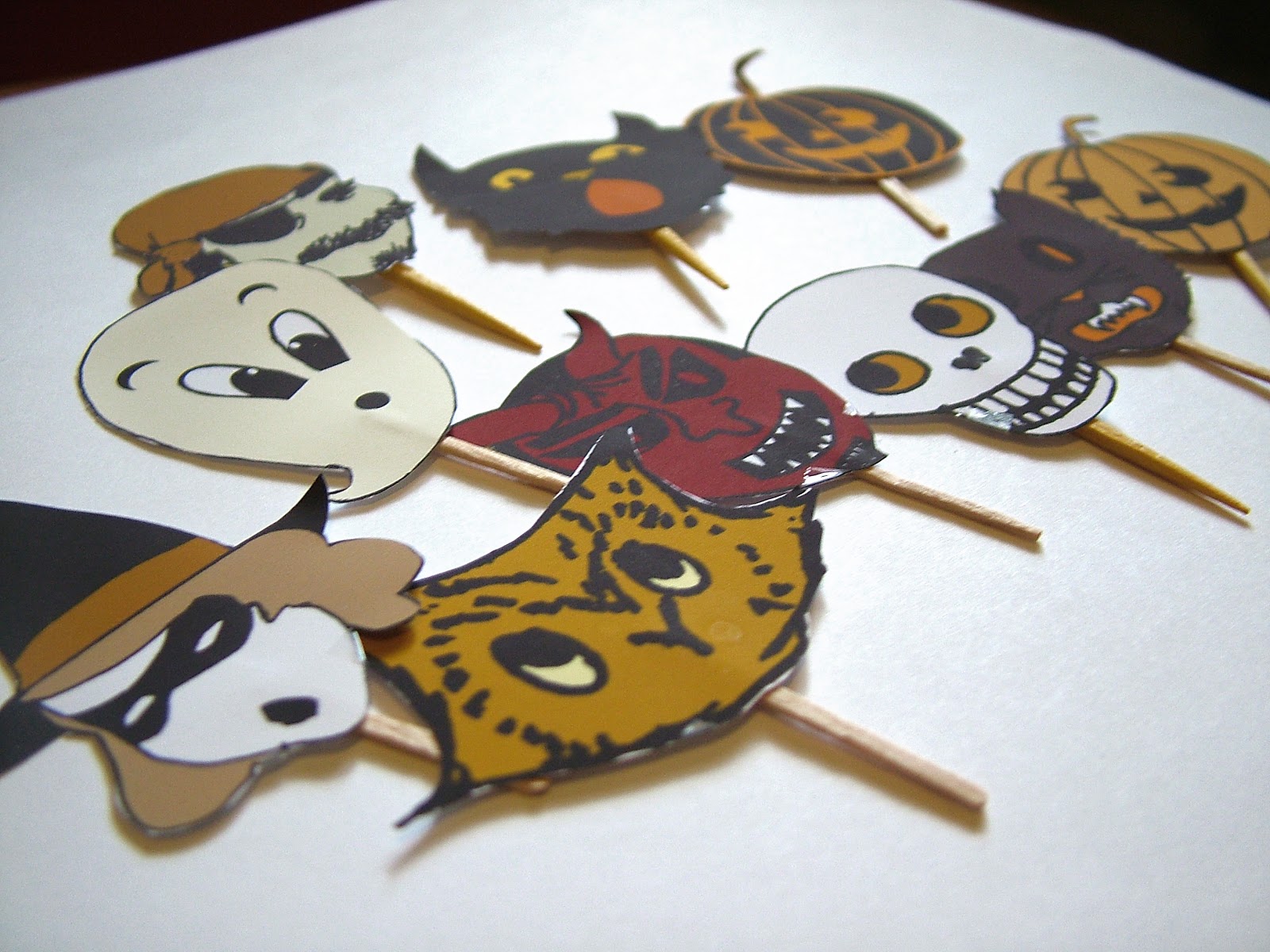 small world land: Mini Halloween Masks