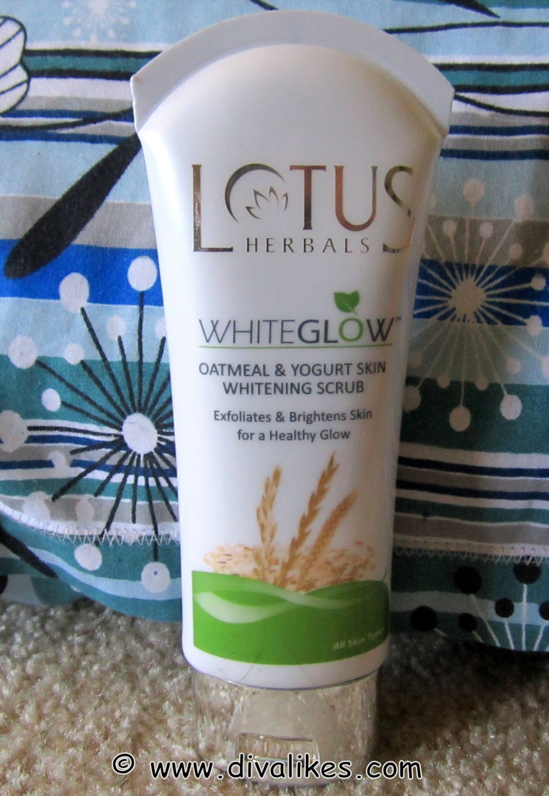 Lotus Herbals WhiteGlow Oatmeal & Yogurt Skin Whitening Scrub Review