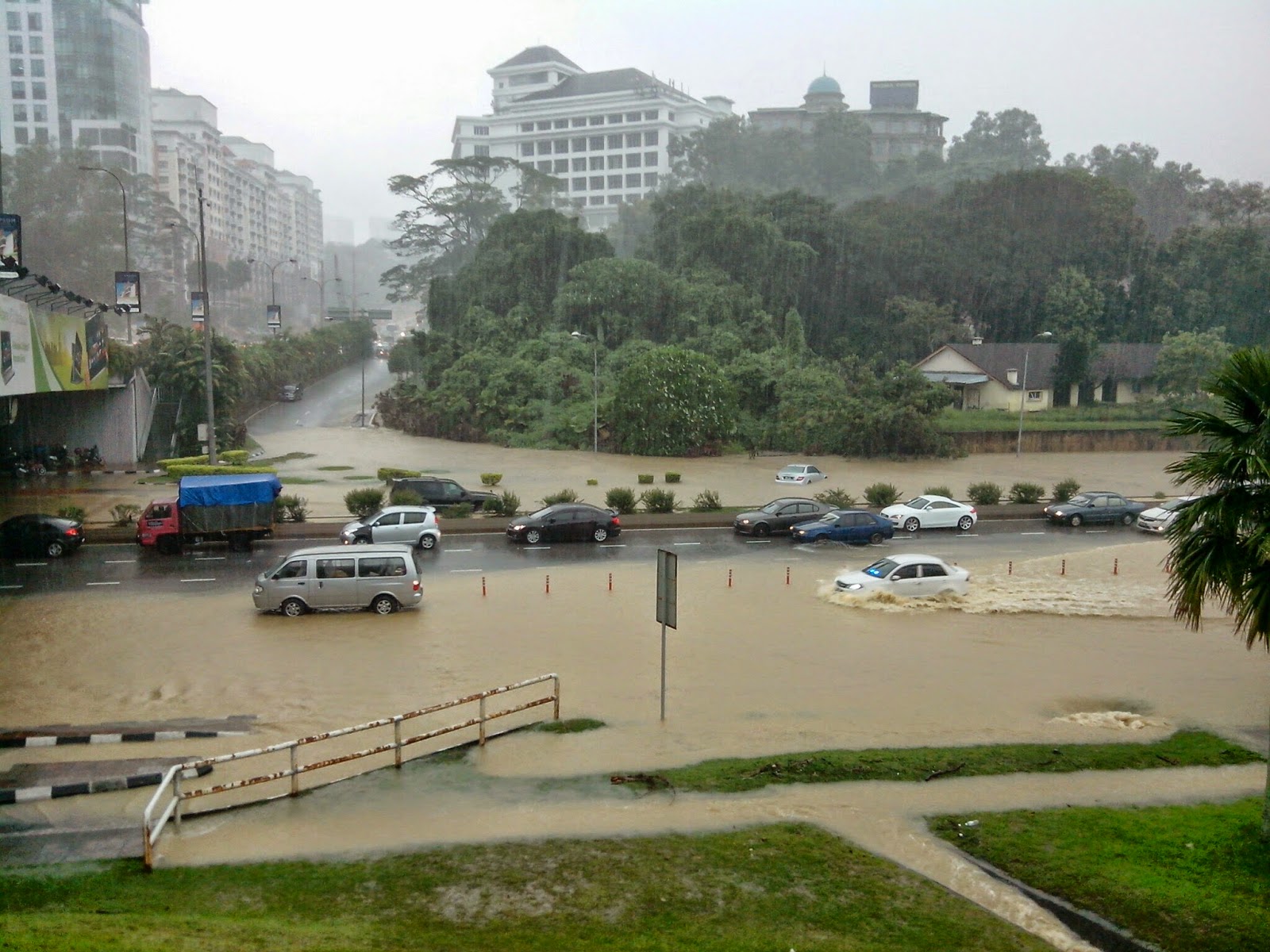 Gambar Banjir  Kilat Di KL Kuala Lumpur  12 Mei 2014 ScaniaZ