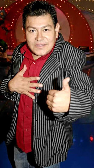 Dilbert Aguilar Foto de Dilbert Aguilar posando para fans