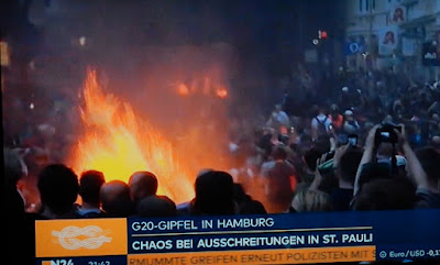 http://www.express.de/news/politik-und-wirtschaft/g20-gipfel-krieg-gewalt-explosion--polizei-raeumt-schanzenviertel---gsg9-im-einsatz-27935302?originalReferrer=