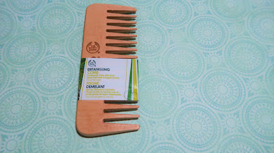 Why use a wooden comb and what are the benefits of using a wooden comb on your hair - Sweet Bunny - Singapore's Hair, Beauty & Lifestyle blogger