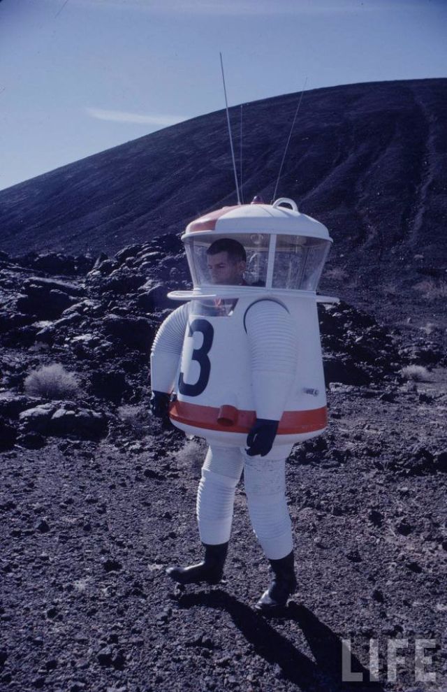 Cool Vintage Photos of 14 Odd Science Experiments from the Past