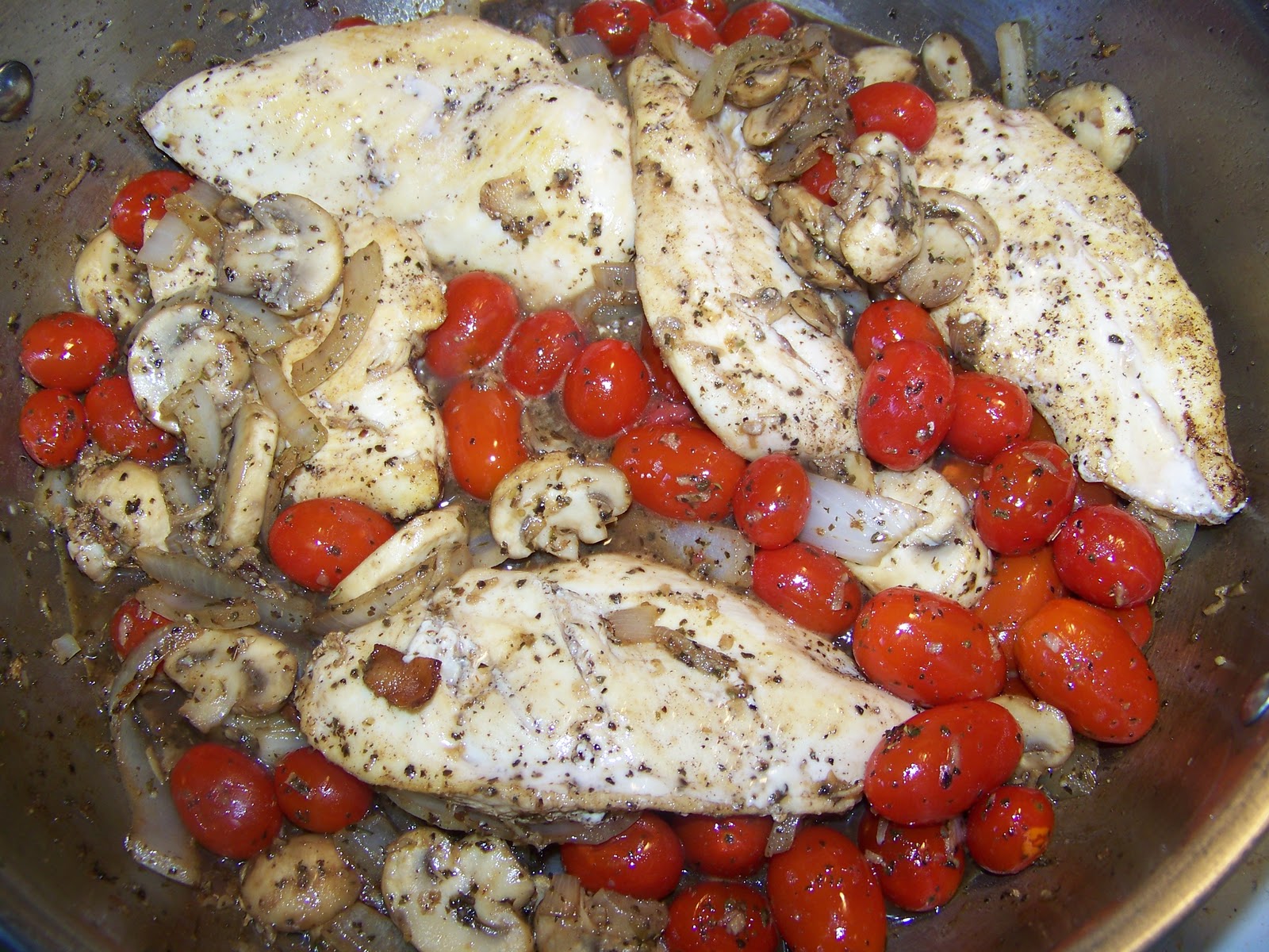 Kitchen Simmer: Tuscan Chicken with Tomatoes and Mushrooms