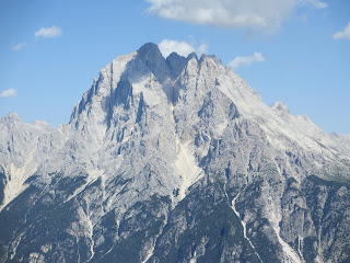 Rifugio Dolomites (2177m) から遠望したDolomiti