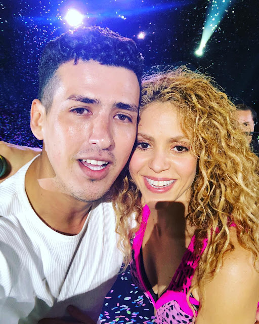  Shakira defiende a fan que burló la seguridad para fotografiarse con ella
