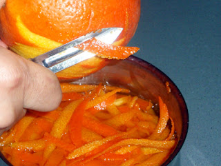 elaboración de las cortezas de naranja confitadas