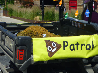 Après-parade poop control