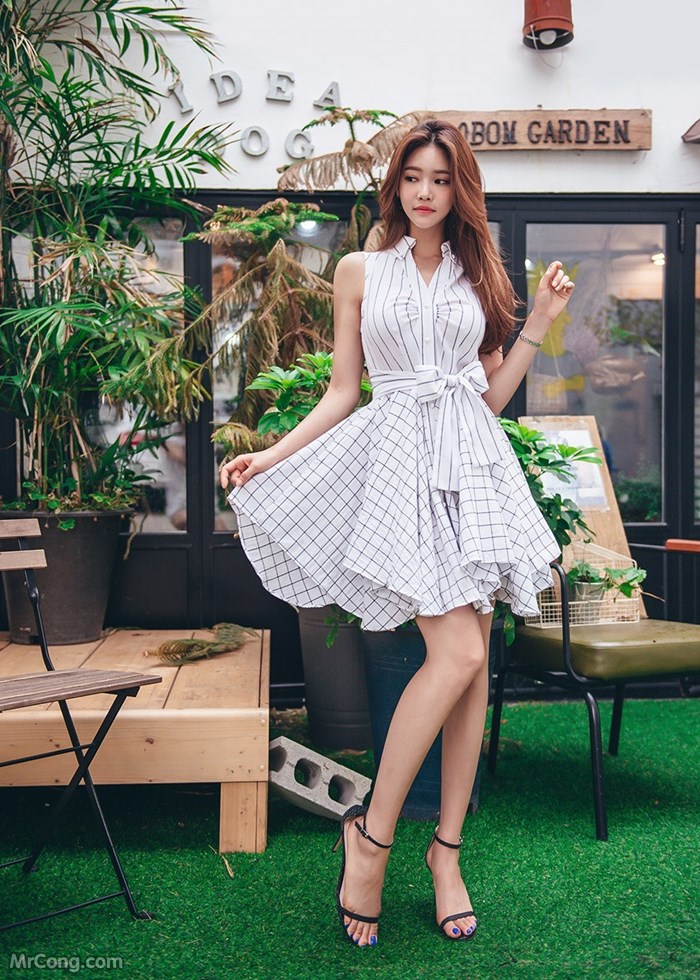 Beautiful Park Jung Yoon in fashion photoshoot in June 2017 (496 photos) photo 18-0