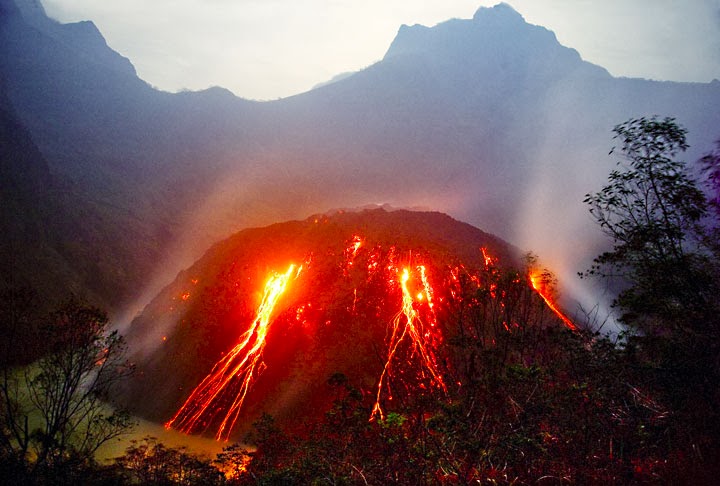 Berita Foto Video Penampakan Gunung Kelud Meletus Terkini ...
