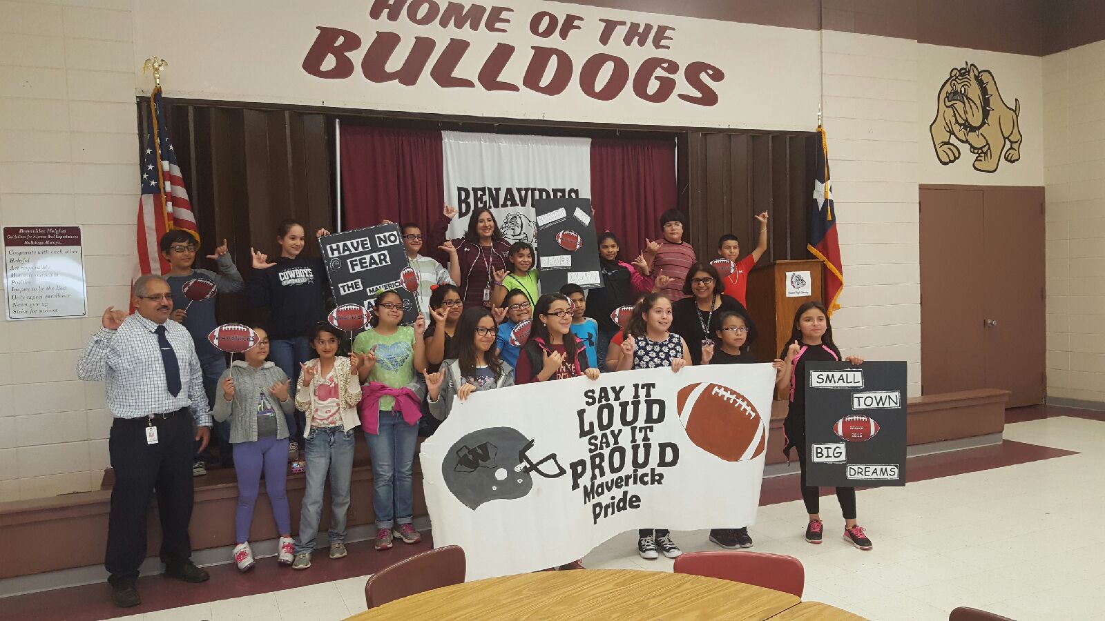 Eagle Pass ISD iVision Benavides Supports the Mavericks