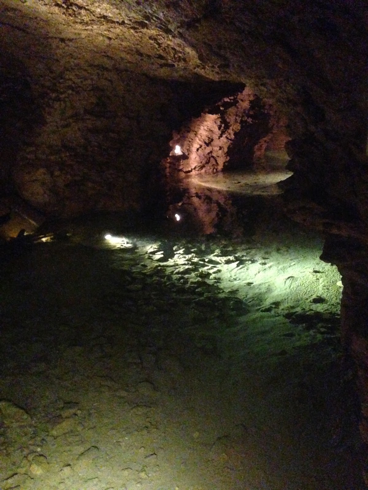 grottes de la balme, lac souterrain grottes de la balme, lac souterrain