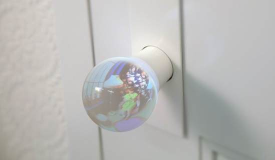 Here Are 12 Smart Uses Of Ordinary Objects. You Won't Believe Your Eyes! - Get a glimpse into the next room through this glass doorknob.