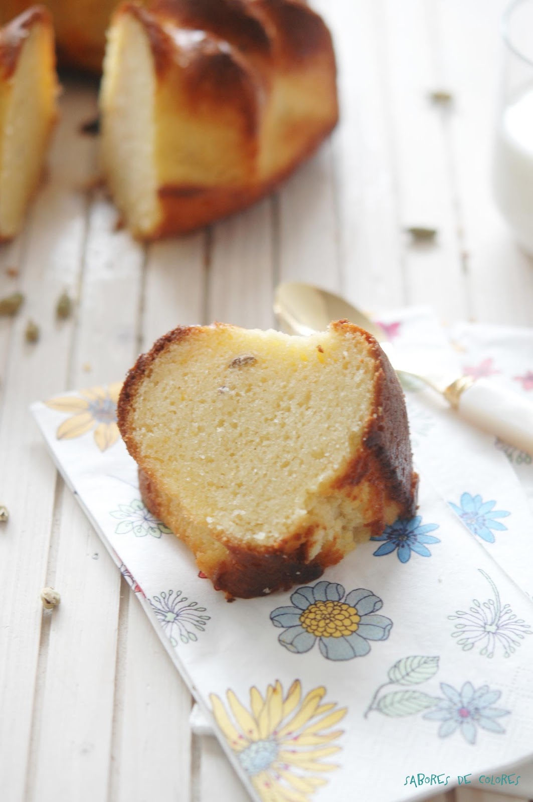 Bundt cake de requesón, naranja y cardamomo Bundt cake de requesón, naranja y cardamomo