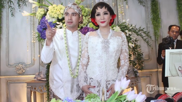 gaun pengantin adat bugis