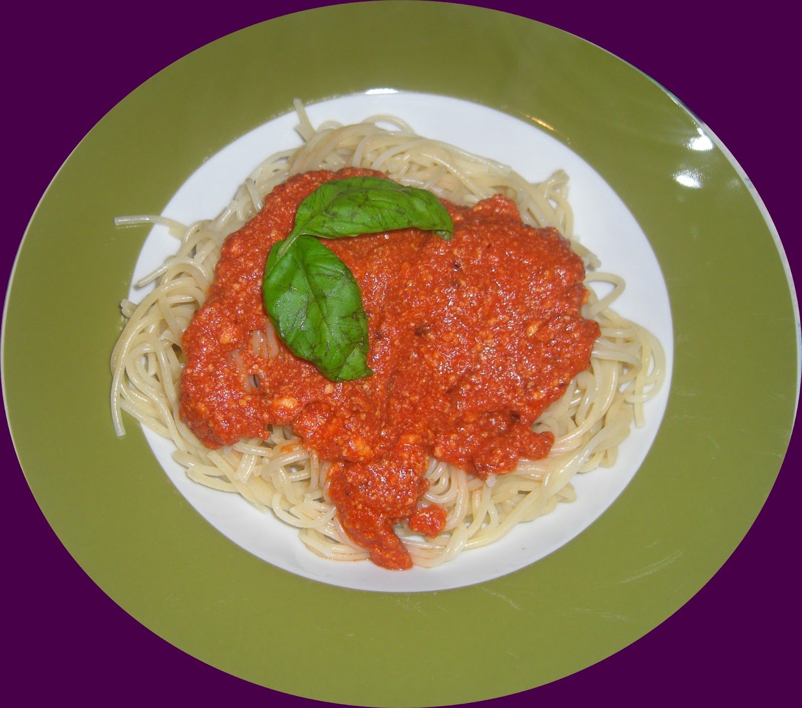 Heute auf meinem Teller ...: Spaghetti mit Tomaten-Ricotta-Soße (scharf)