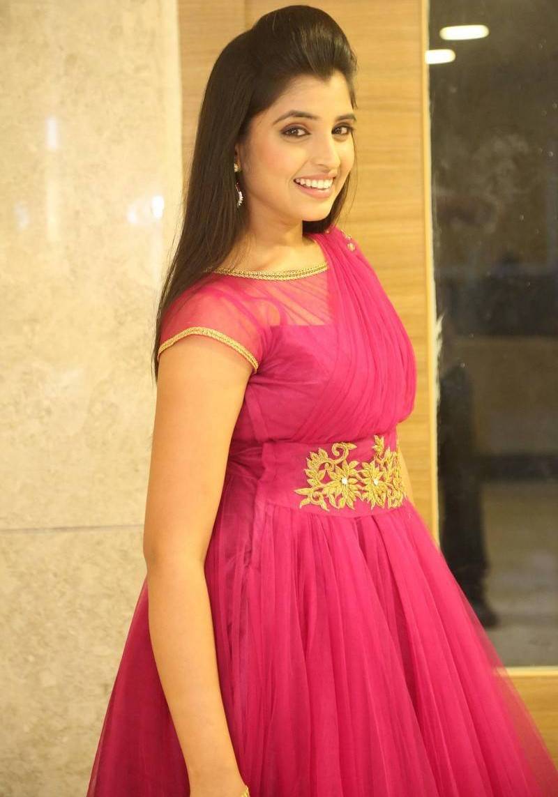 Telugu Tv Anchor Shyamala Photos In Red Dress