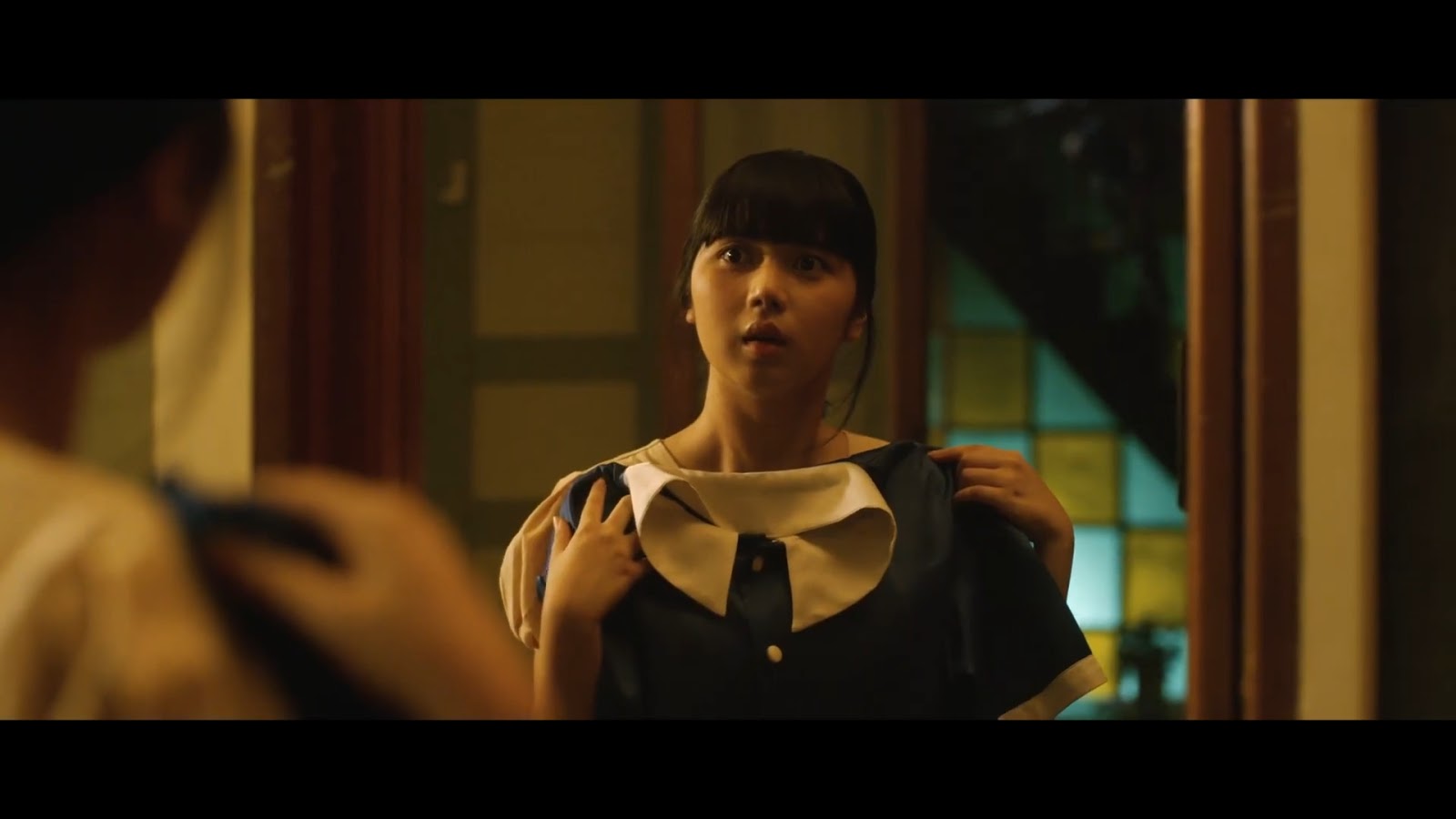 домработница застряла под кроватью