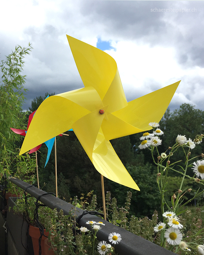 schaeresteipapier: Ein buntes Windrad für den Garten - DIY Video