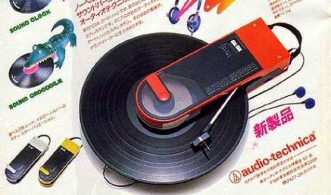 Conheça o aparelho que prometia dar portabilidade ao uso do disco de vinil. Lançamento dos anos 80.