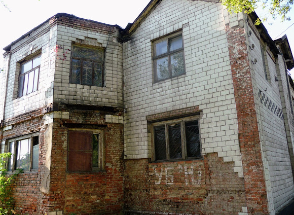 Константиновка. «Замок Гауди-Броуди». Бывший роддом. Нач. 20 в. Константиновка. «Замок Гауди-Броуди». Бывший роддом. Нач. 20 в.