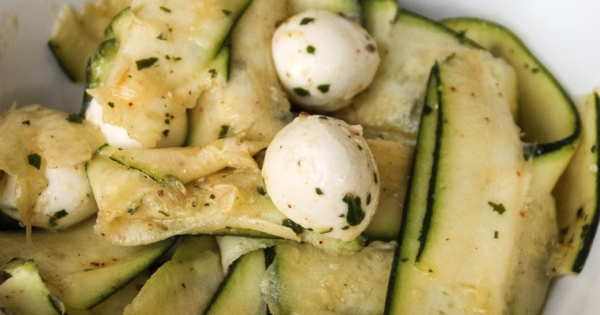 Salade De Courgettes Crues Et Tomates Mozzarella Goûters et dîners: Salade de courgettes crues et mozzarella