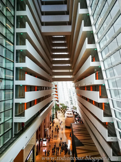 Hotellobby vom Marina Bay Sands - Durchgang zu Gardens by the Bay