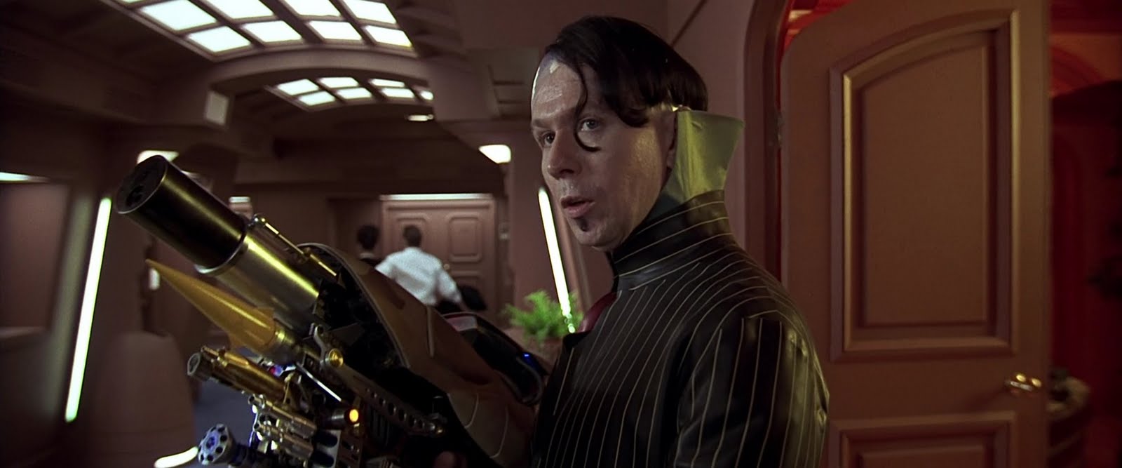 Пятый элемент злодей зорг актер. 5 элемент злодей. Гэри олдман пятый элемент. Пятый элемент зорг. Гари олдман 5й элемент.