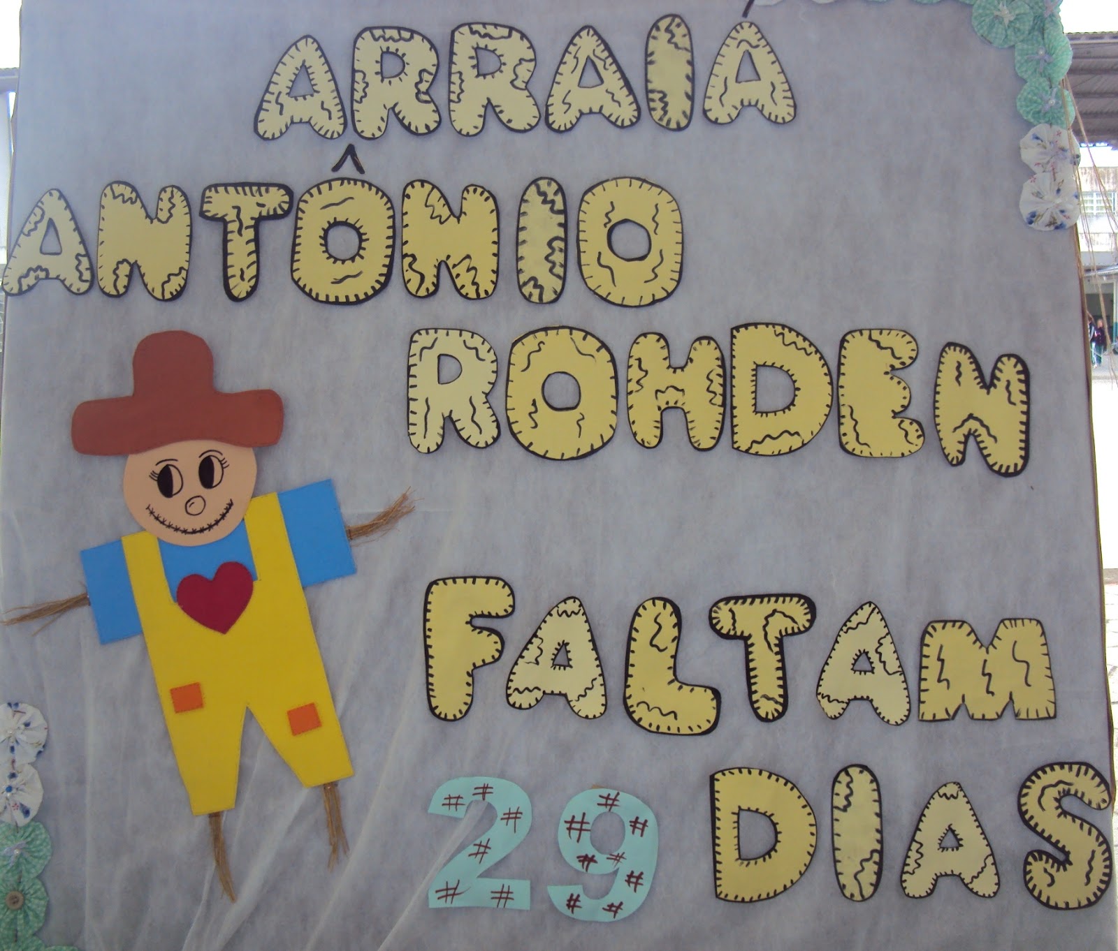 Na Festa Junina Da Escola De Pedro Havia Uma Barraca