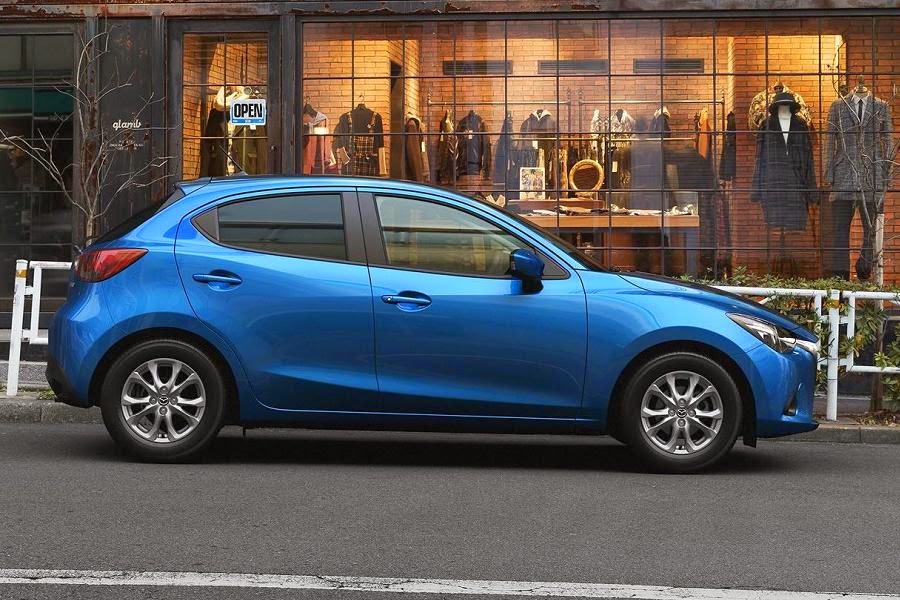 2015 Mazda 2 first view